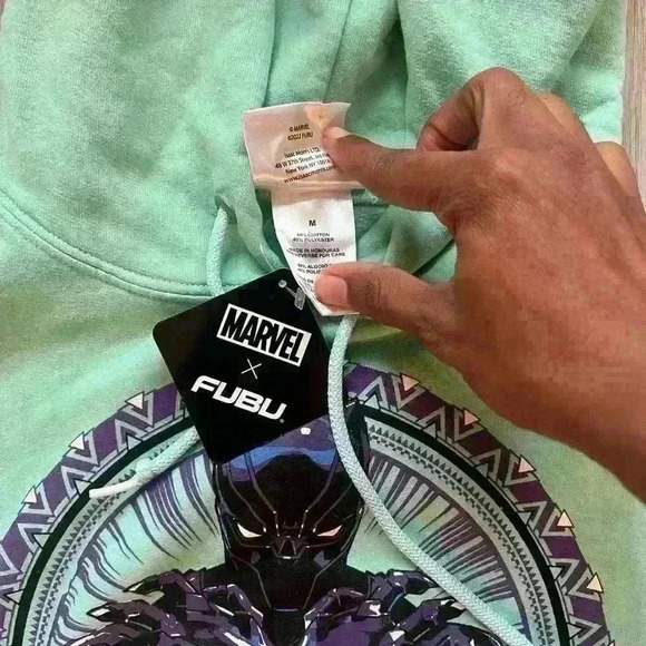 NWT FUBU x Marvel Wakanda Forever hoodie size M - Picture 3 of 3